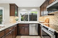 15025 NW Oak Hills Dr, Beaverton, OR 97006