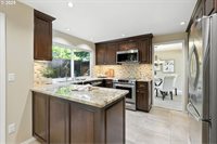 15025 NW Oak Hills Dr, Beaverton, OR 97006