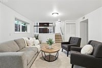 15025 NW Oak Hills Dr, Beaverton, OR 97006