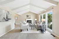 15025 NW Oak Hills Dr, Beaverton, OR 97006