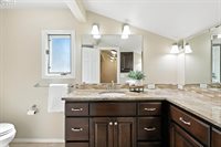 15025 NW Oak Hills Dr, Beaverton, OR 97006