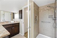 15025 NW Oak Hills Dr, Beaverton, OR 97006