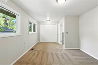 15025 NW Oak Hills Dr, Beaverton, OR 97006