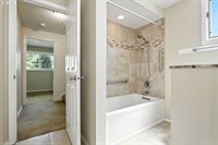 15025 NW Oak Hills Dr, Beaverton, OR 97006