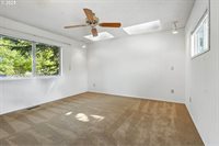15025 NW Oak Hills Dr, Beaverton, OR 97006