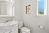 15025 NW Oak Hills Dr, Beaverton, OR 97006