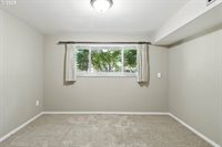 15025 NW Oak Hills Dr, Beaverton, OR 97006