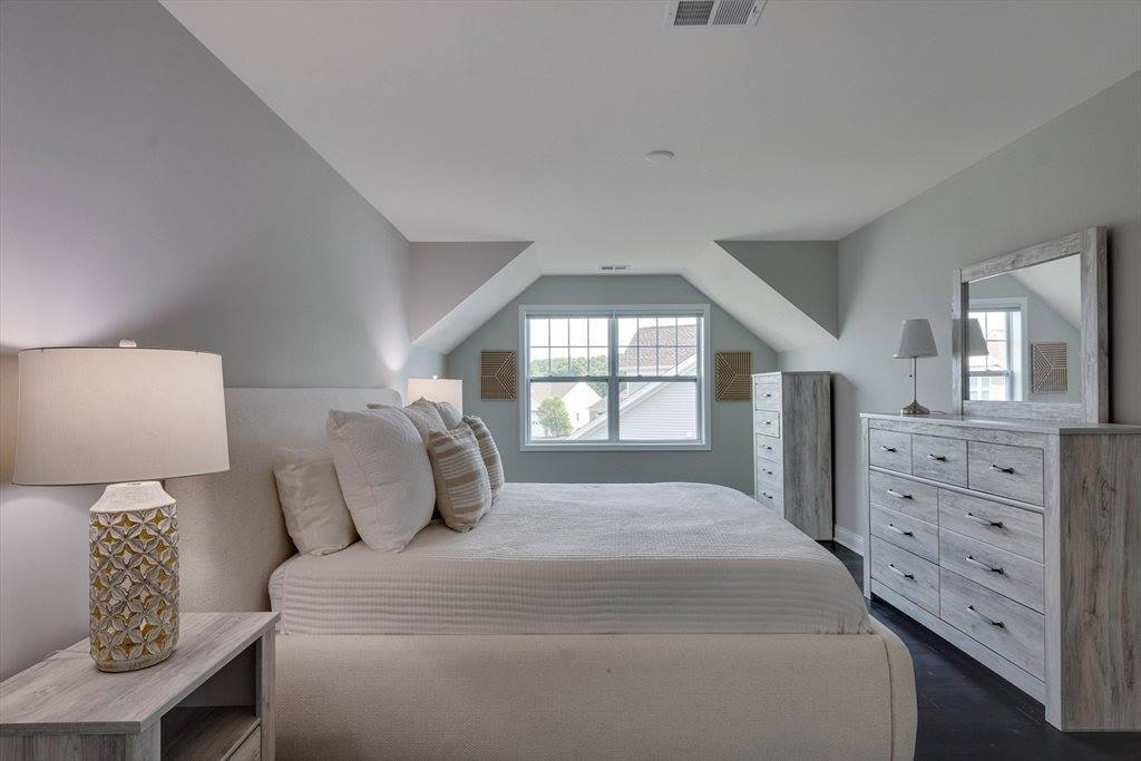 10 Lansing Way, Millis, MA 02054