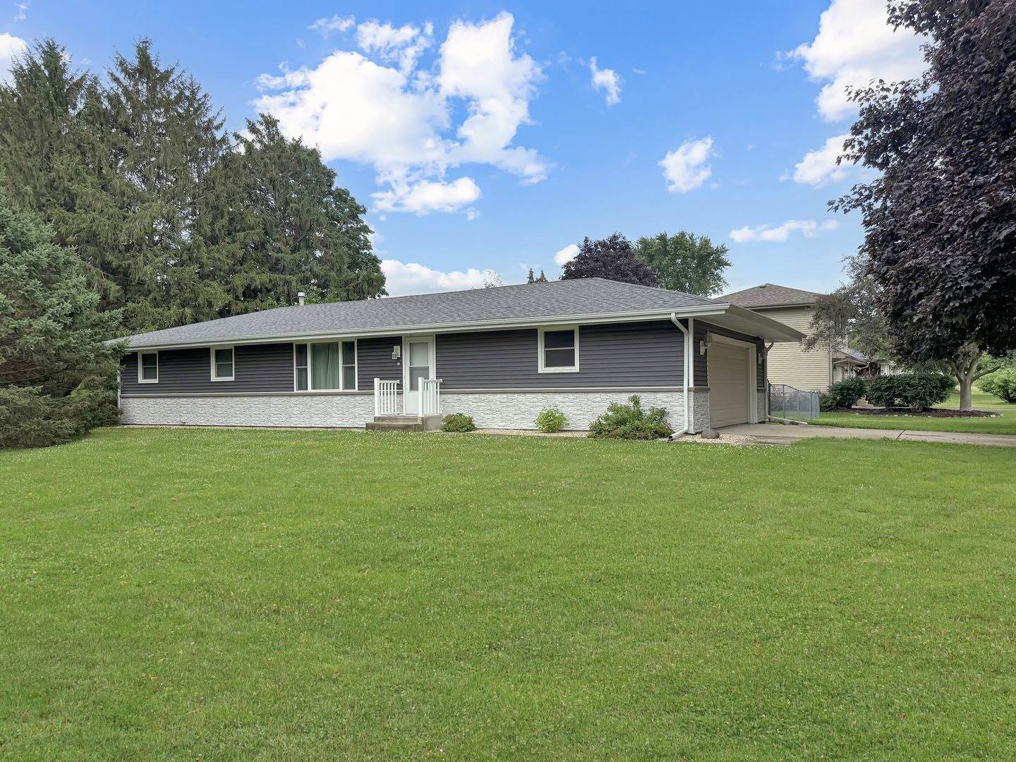 701 East Soper Street, Winnebago, IL 61088