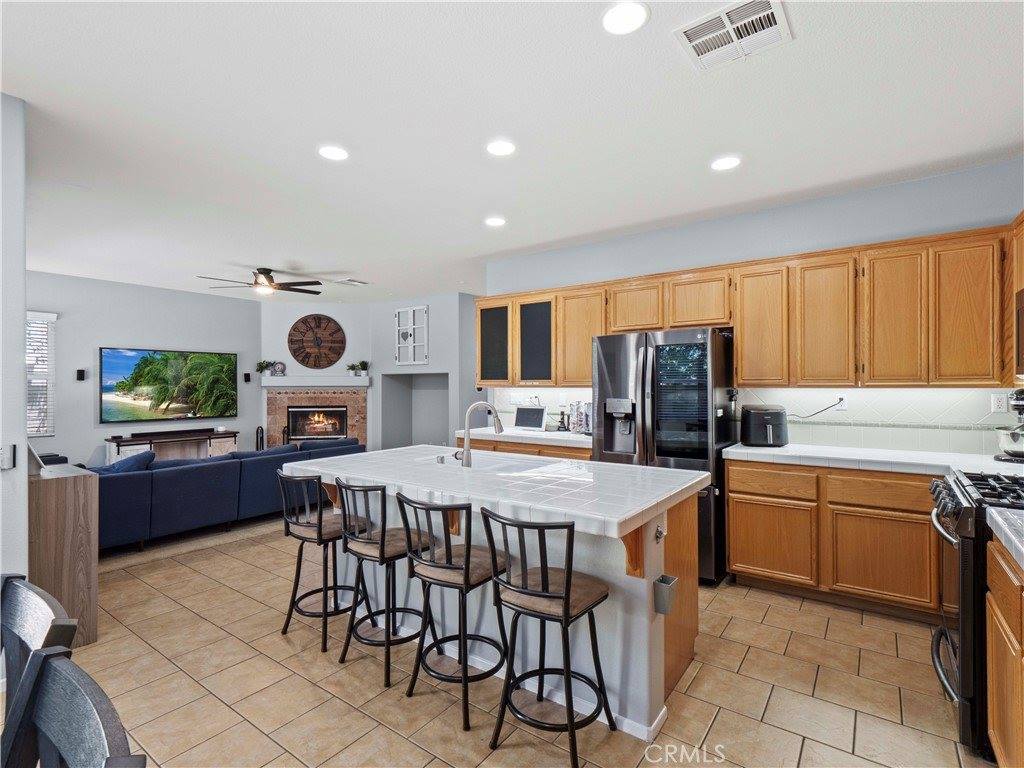 28323 Roman Court, Saugus, CA 91350