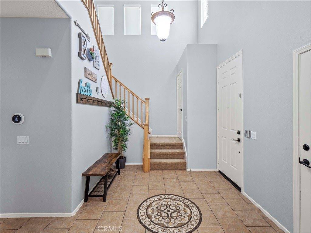 28323 Roman Court, Saugus, CA 91350