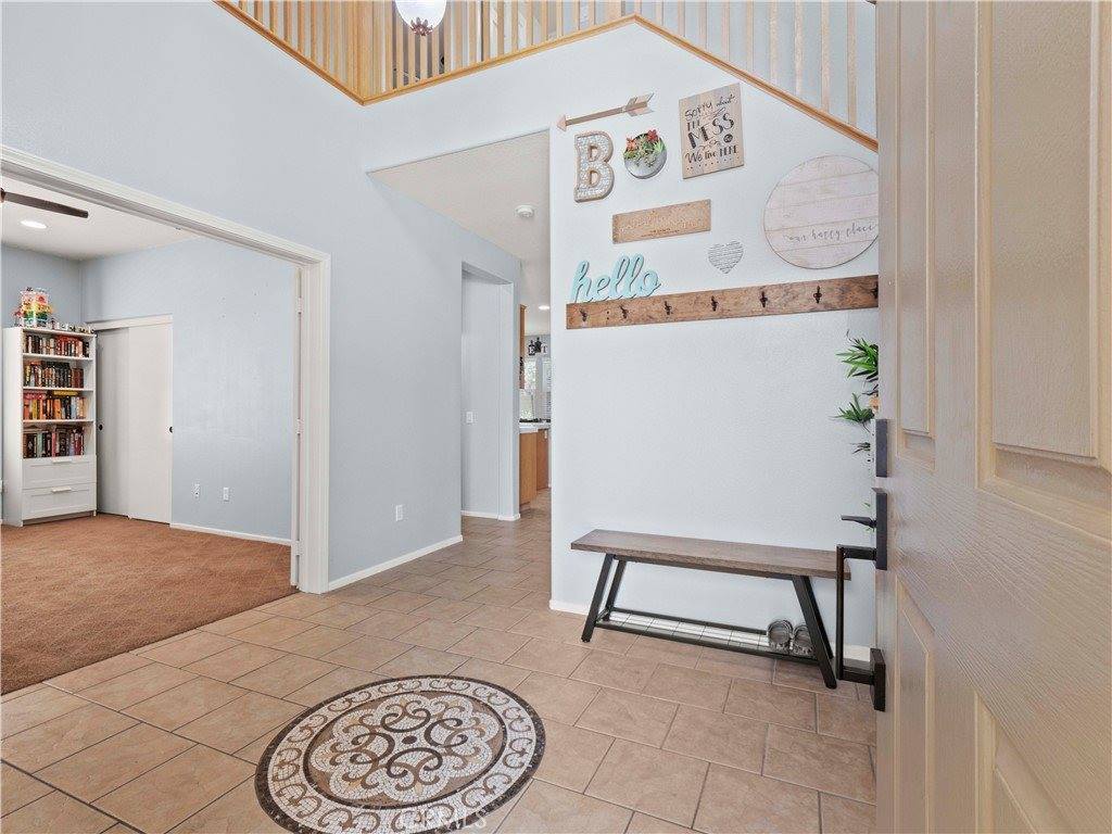 28323 Roman Court, Saugus, CA 91350