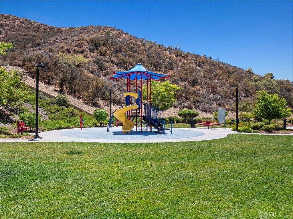 28323 Roman Court, Saugus, CA 91350