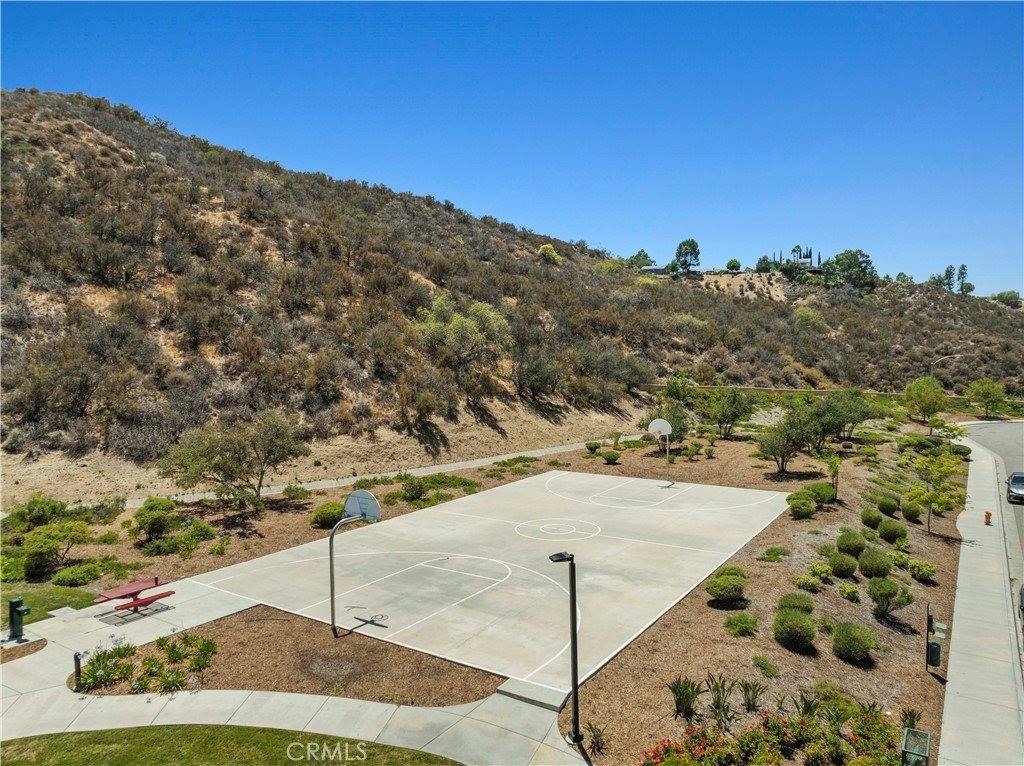 28323 Roman Court, Saugus, CA 91350