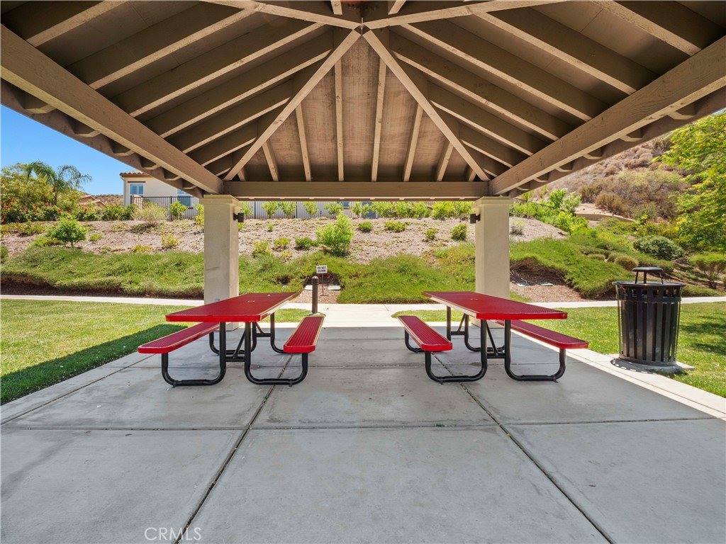 28323 Roman Court, Saugus, CA 91350