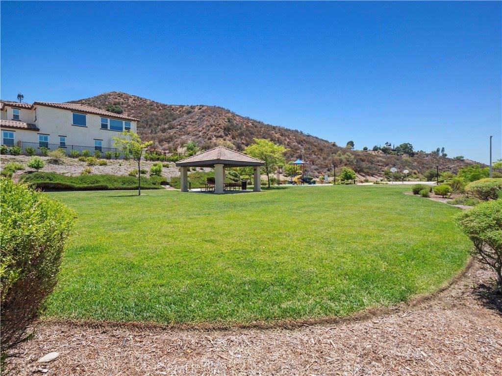 28323 Roman Court, Saugus, CA 91350