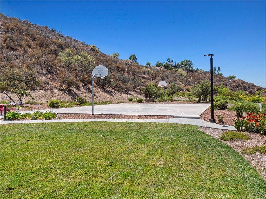 28323 Roman Court, Saugus, CA 91350