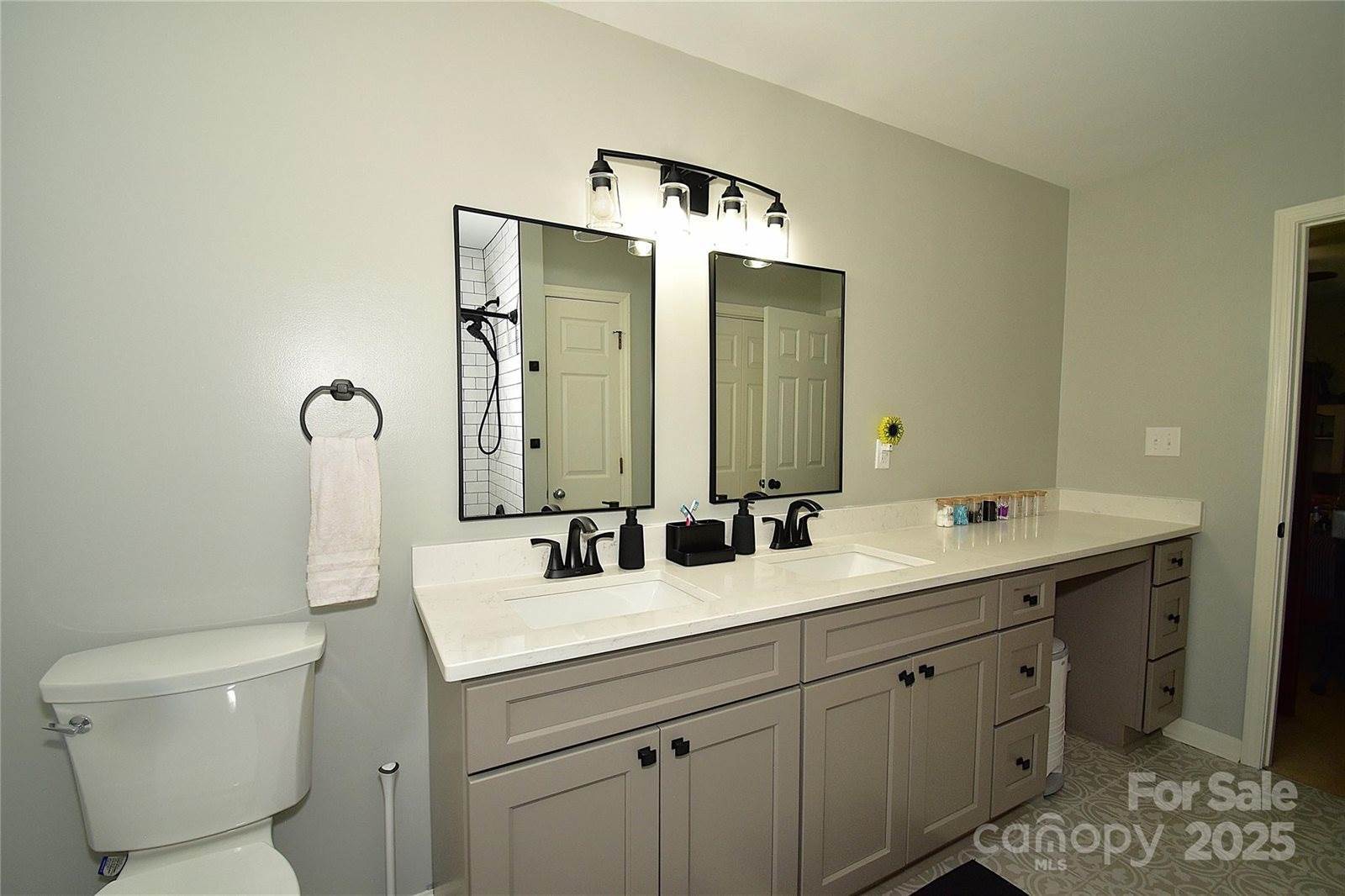 305 Rutledge Road, Mount Holly, NC 28120