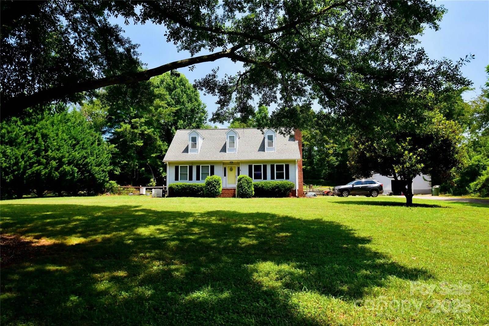 305 Rutledge Road, Mount Holly, NC 28120