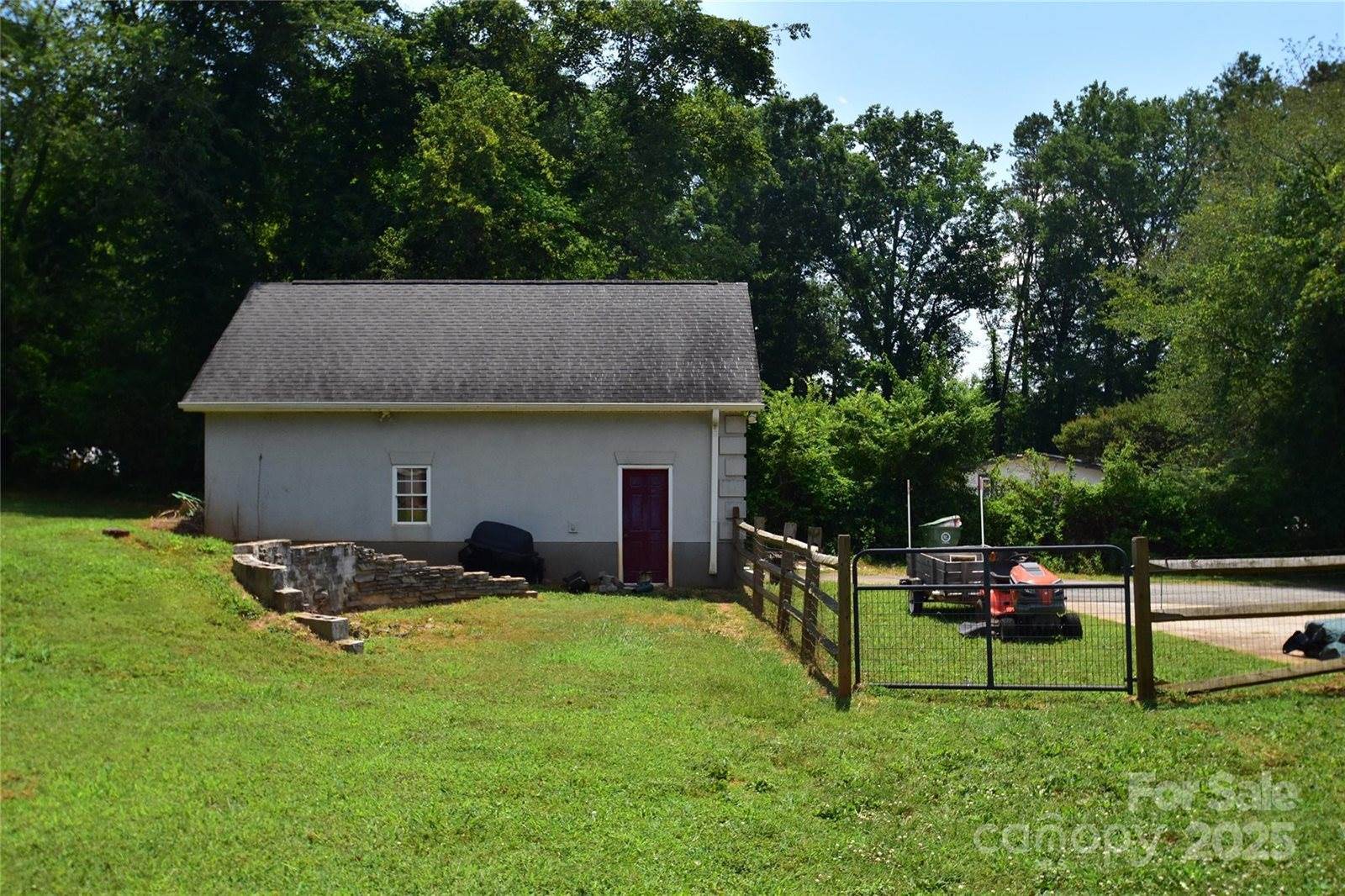 305 Rutledge Road, Mount Holly, NC 28120