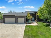 6431 2nd Avenue East, Williston, ND 58801