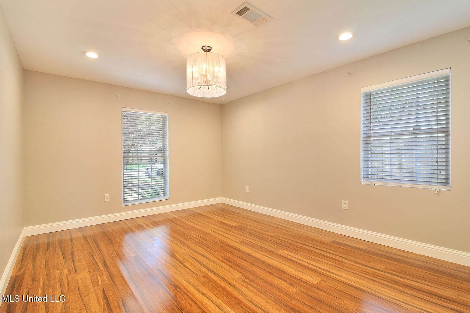 3249 Nottingham Road, Ocean Springs, MS 39564