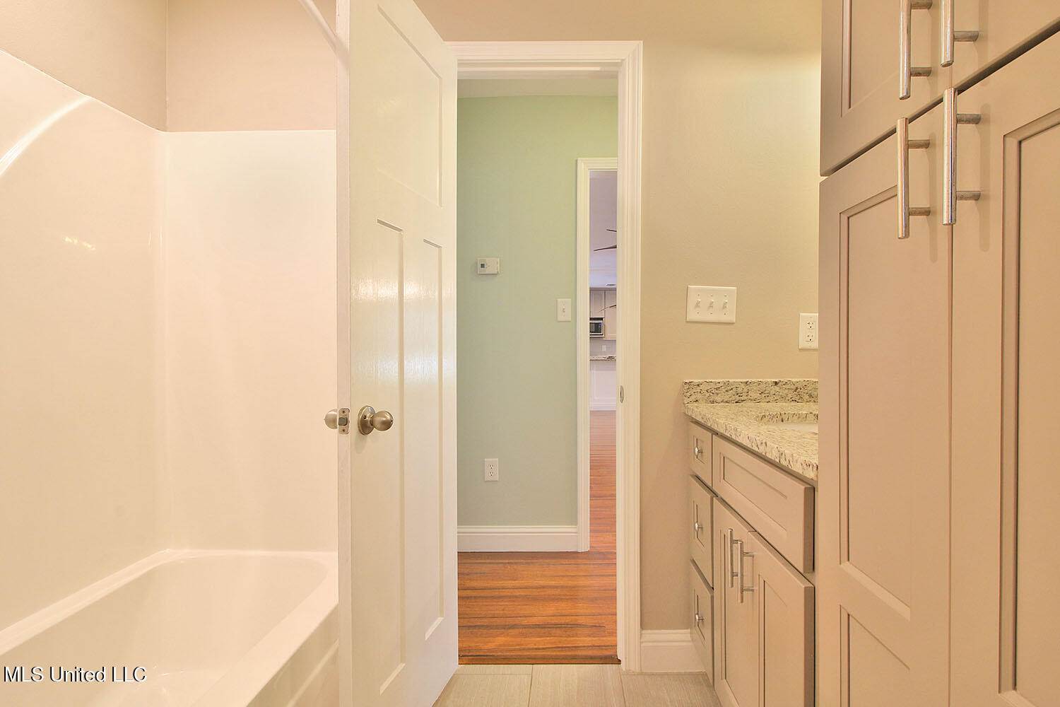 3249 Nottingham Road, Ocean Springs, MS 39564