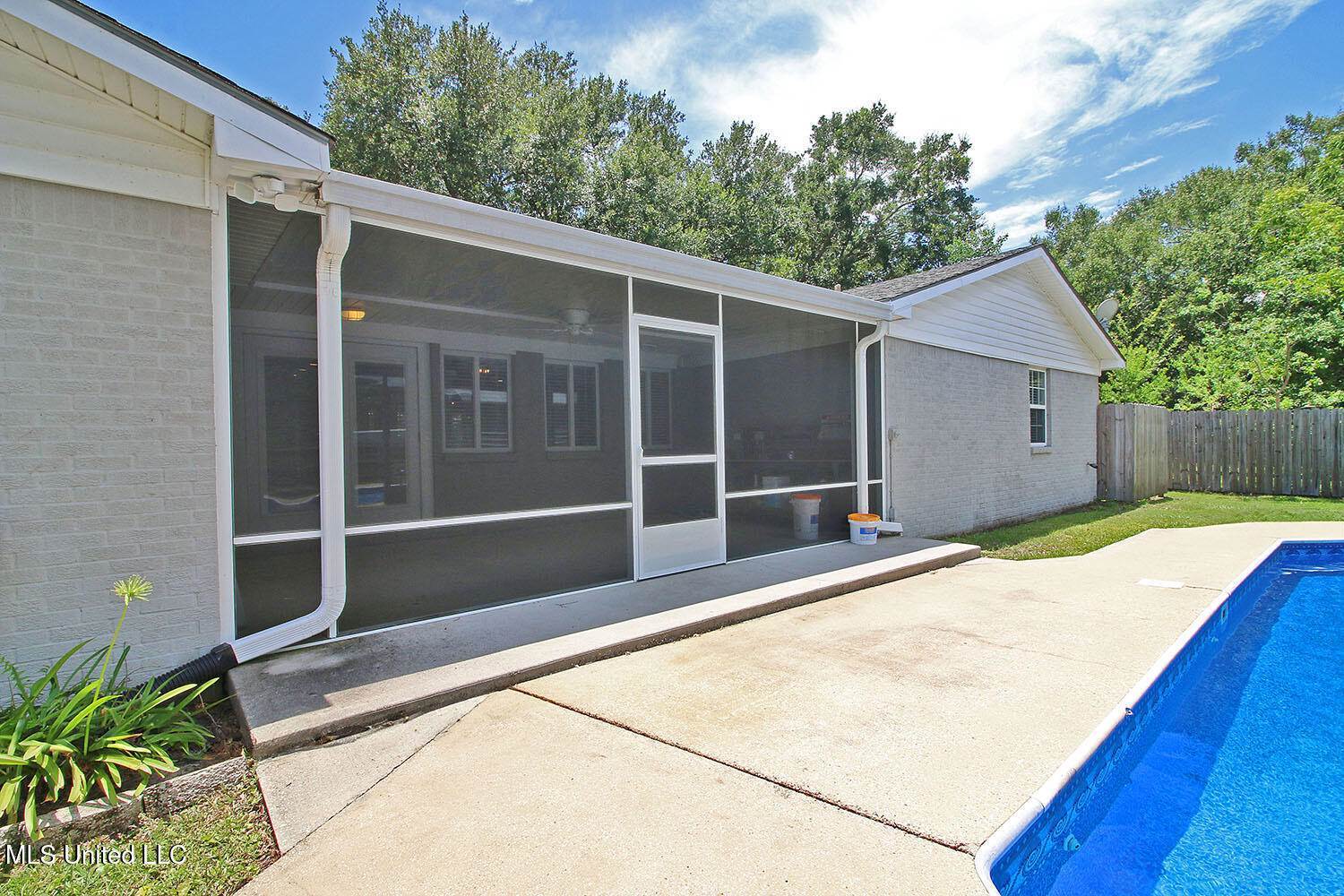 3249 Nottingham Road, Ocean Springs, MS 39564
