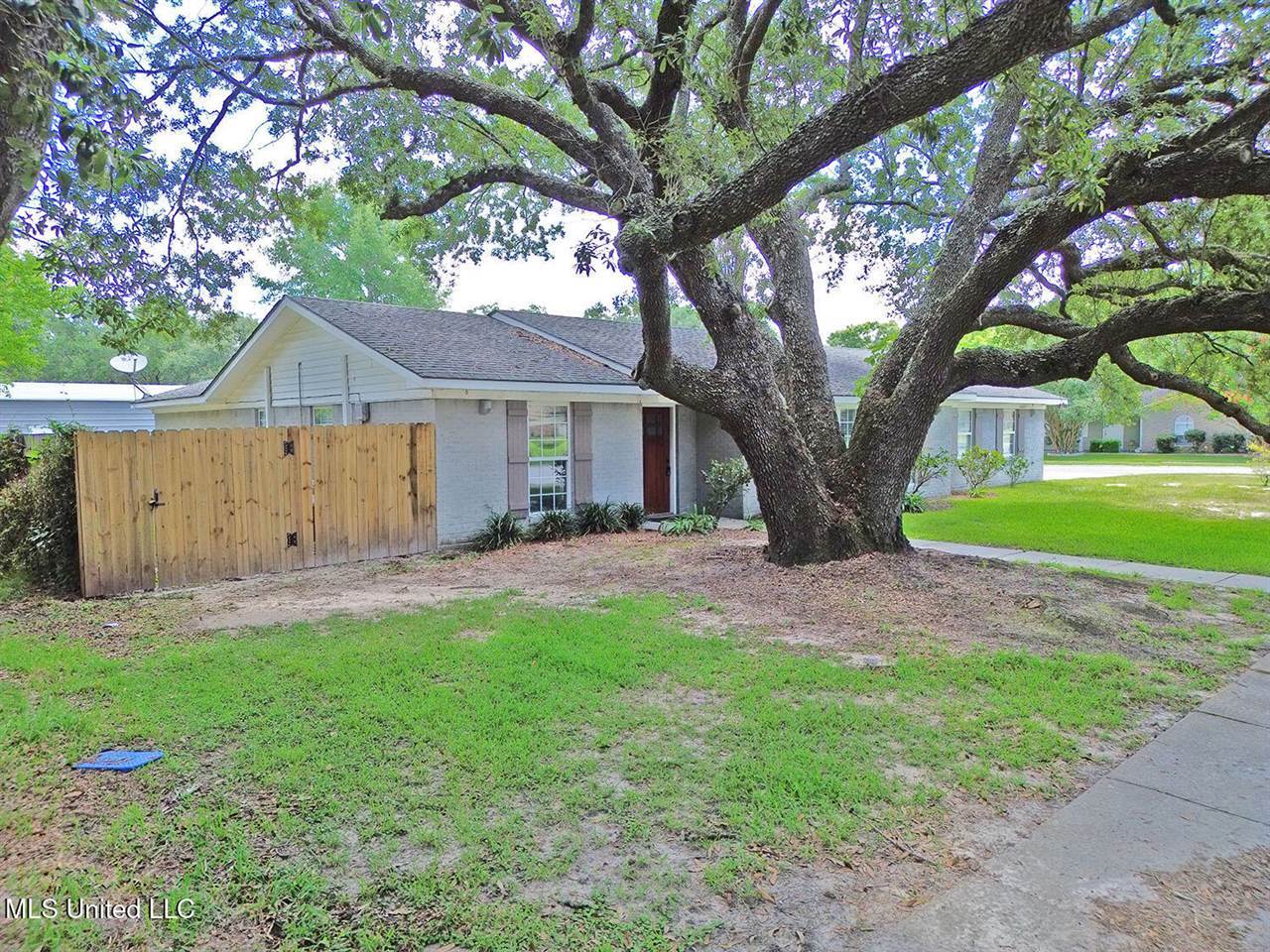 3249 Nottingham Road, Ocean Springs, MS 39564