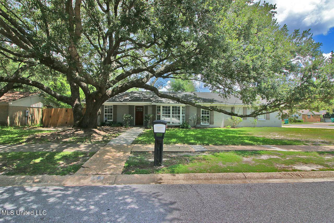 3249 Nottingham Road, Ocean Springs, MS 39564