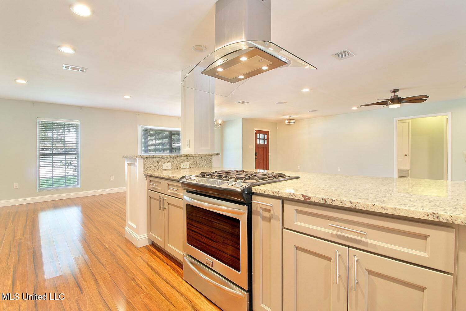 3249 Nottingham Road, Ocean Springs, MS 39564