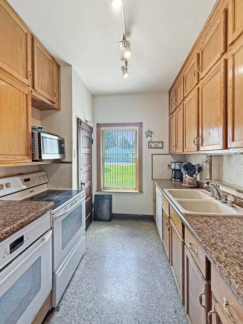 401 South Chestnut Street, Shannon, IL 61078