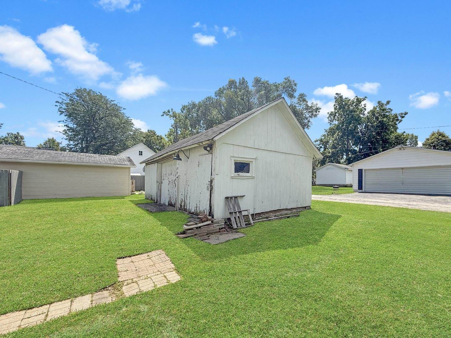 401 South Chestnut Street, Shannon, IL 61078