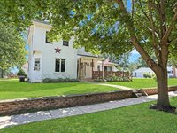 401 South Chestnut Street, Shannon, IL 61078