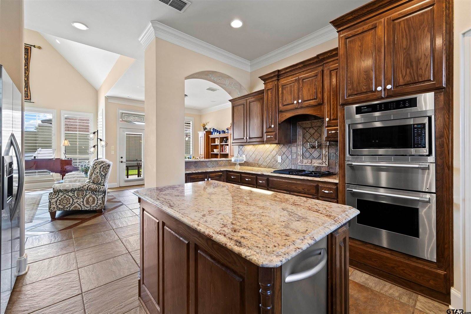 614 Court Crest, Tyler, TX 75703