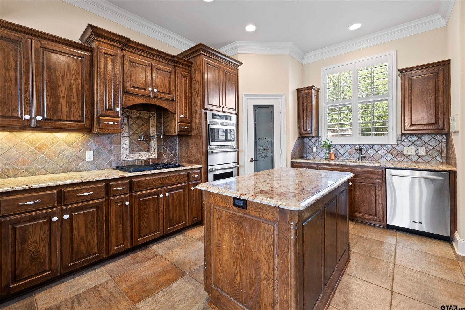 614 Court Crest, Tyler, TX 75703