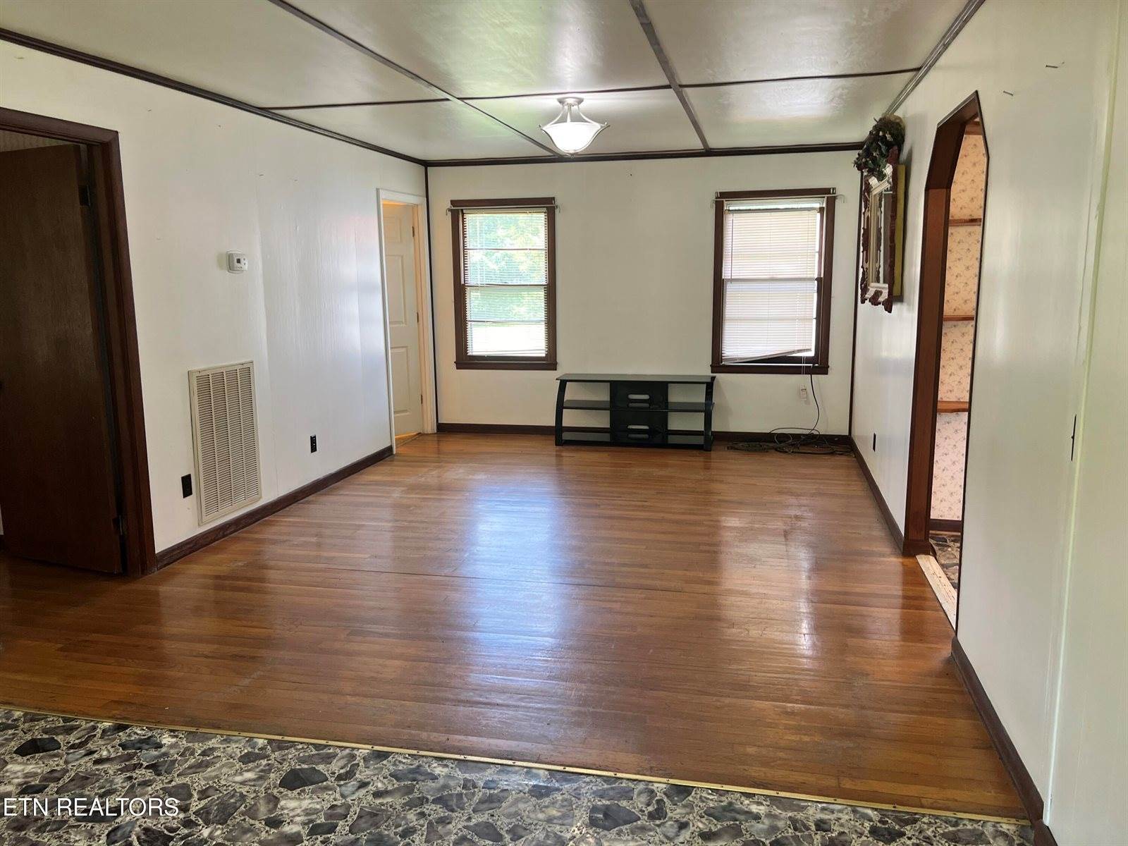 1517 County Road 250, Niota, TN 37826