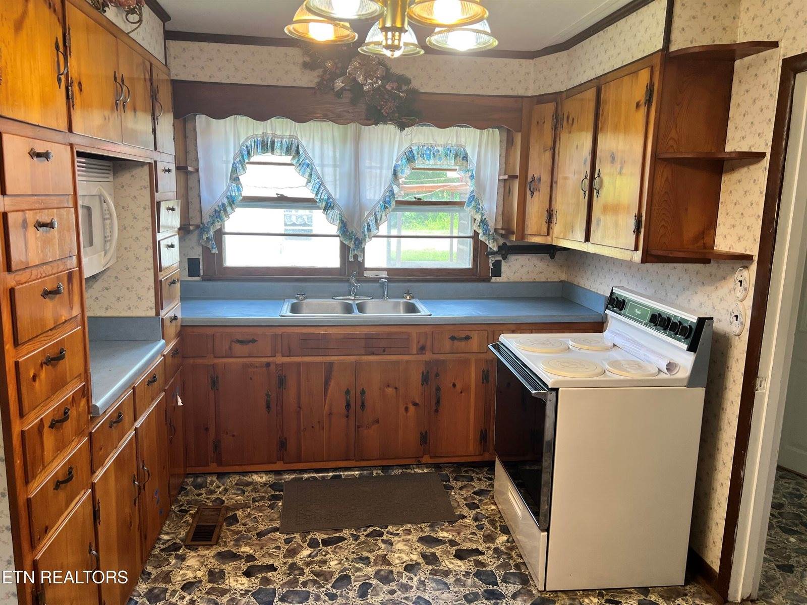 1517 County Road 250, Niota, TN 37826