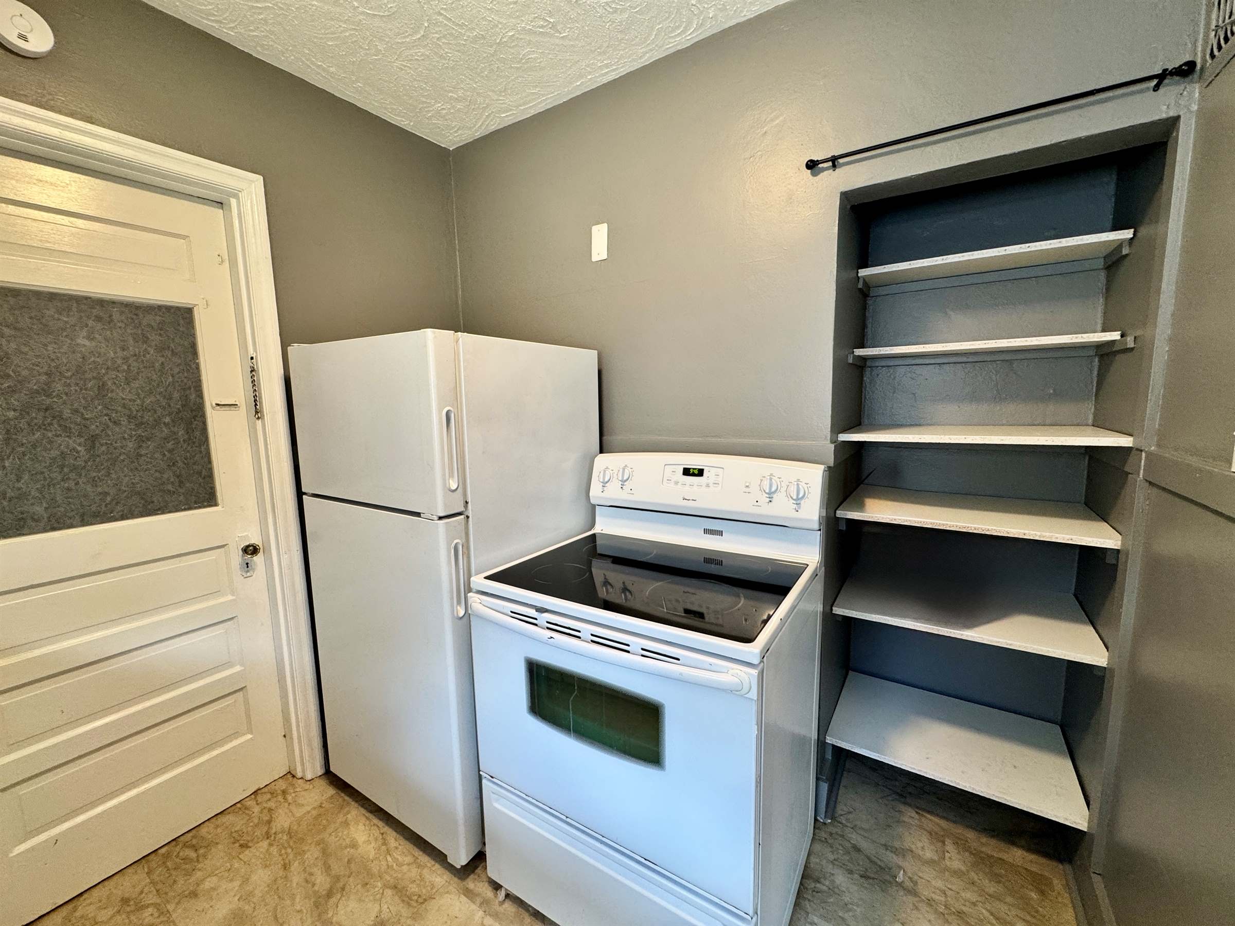 3105 SW Dorr ST, Topeka, KS 66604