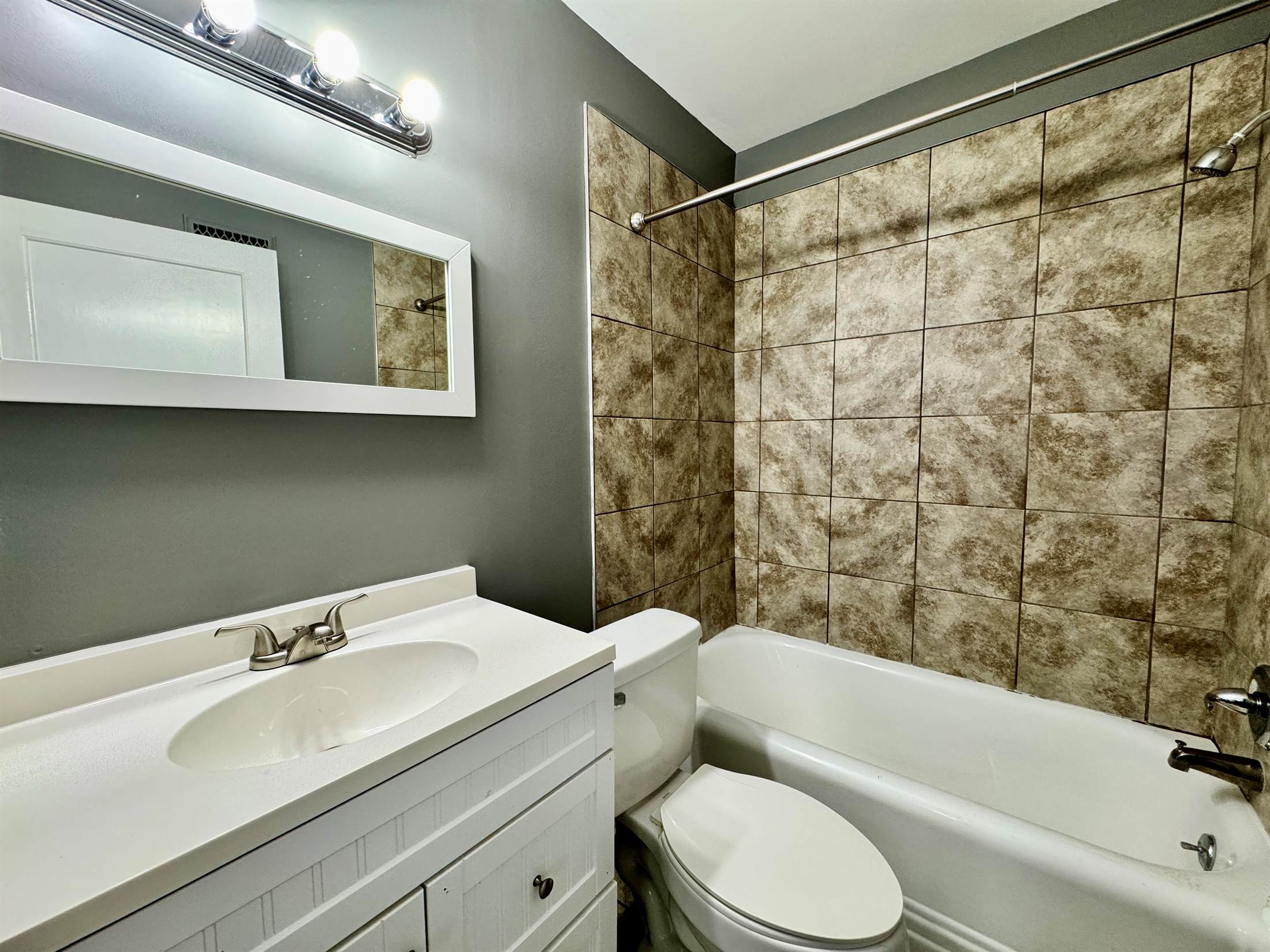 3105 SW Dorr ST, Topeka, KS 66604