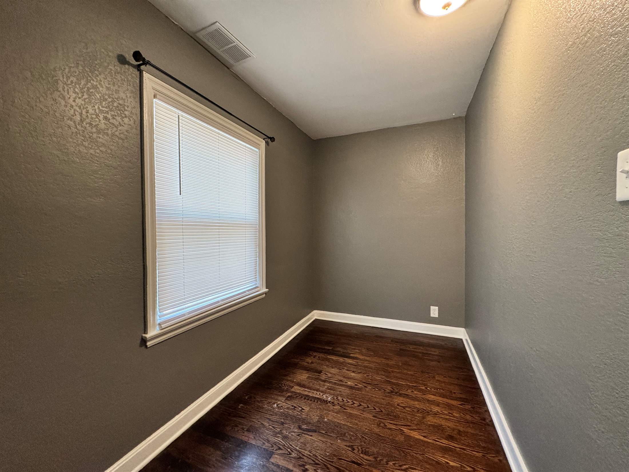 3105 SW Dorr ST, Topeka, KS 66604