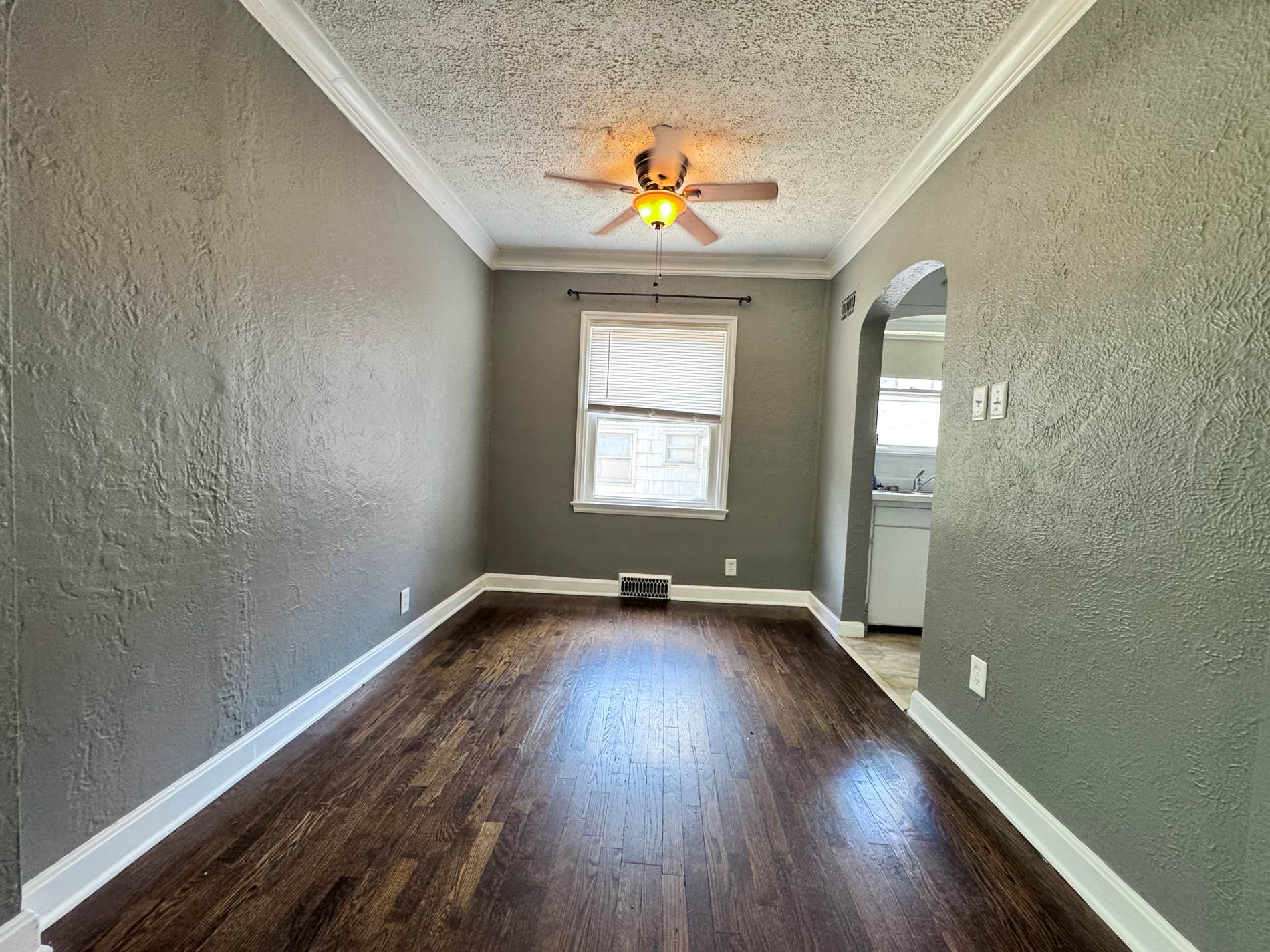 3105 SW Dorr ST, Topeka, KS 66604