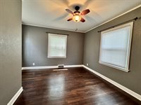 3105 SW Dorr ST, Topeka, KS 66604