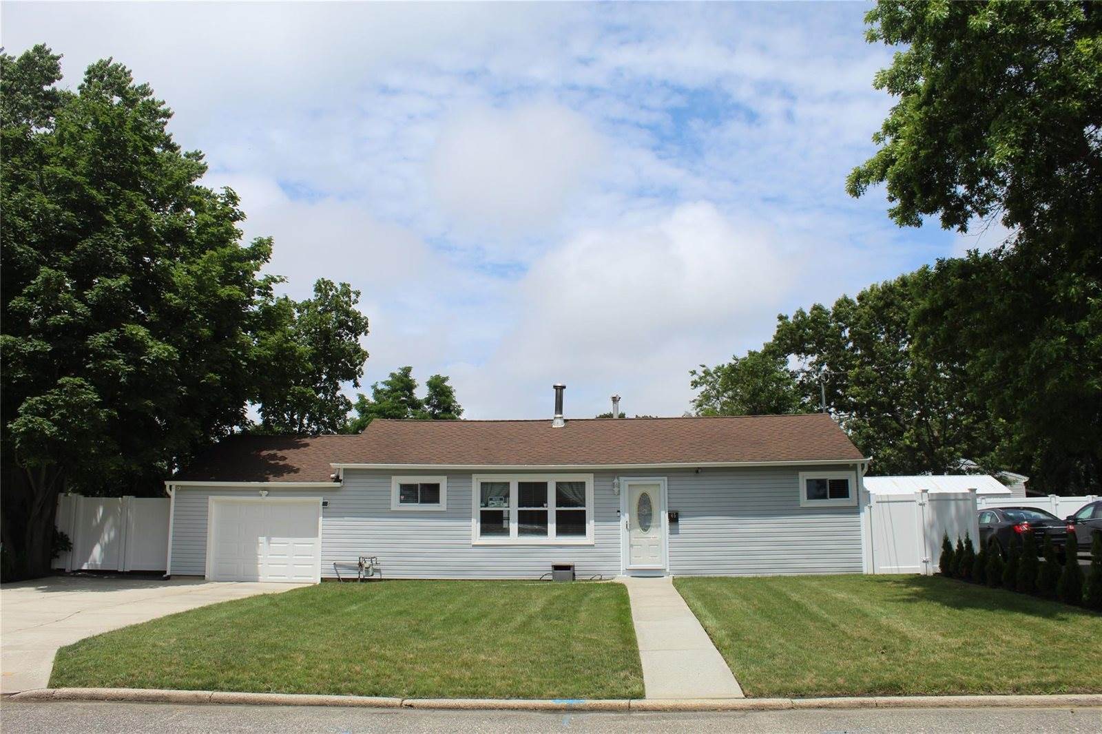 45 Tamarack Street, Islip, NY 11722