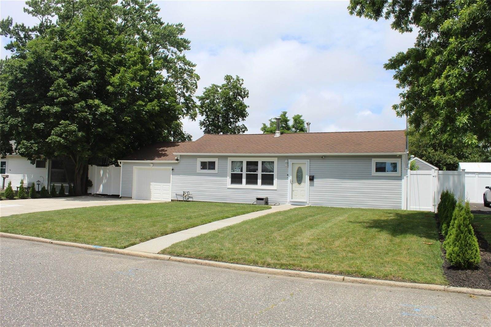 45 Tamarack Street, Islip, NY 11722