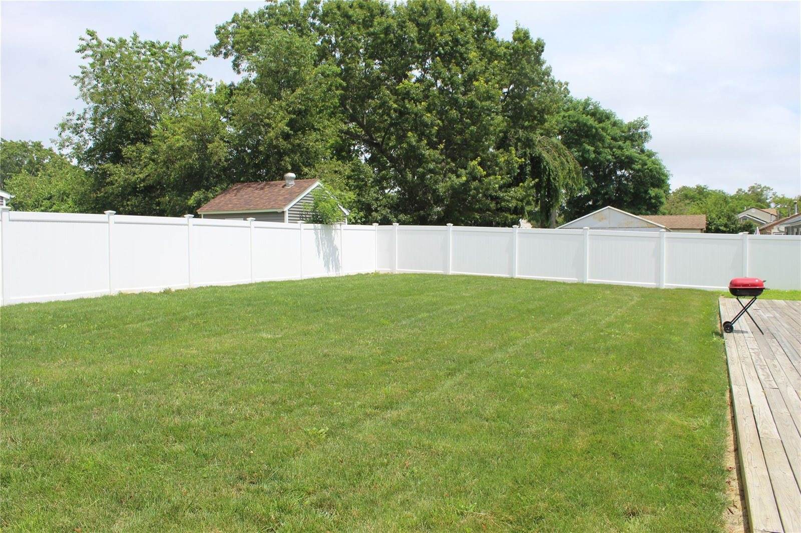 45 Tamarack Street, Islip, NY 11722