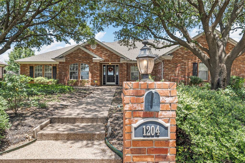 1204 Darbyton Drive, Hewitt, TX 76643