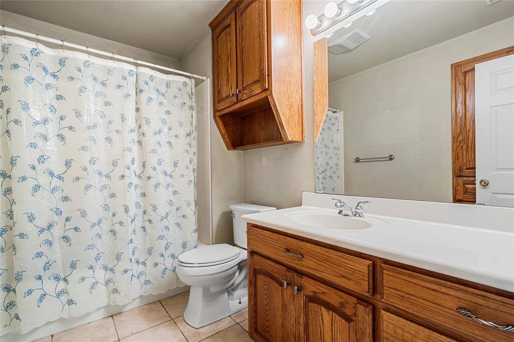 1204 Darbyton Drive, Hewitt, TX 76643