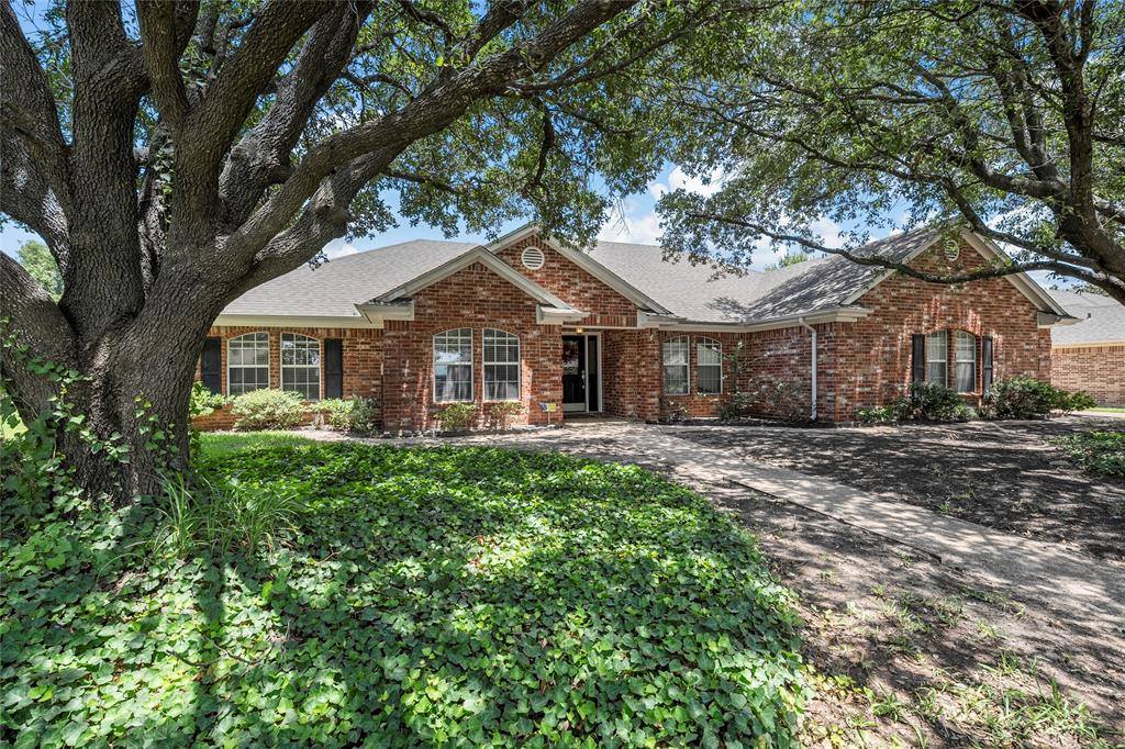 1204 Darbyton Drive, Hewitt, TX 76643