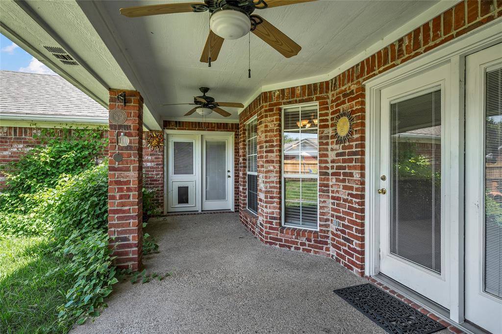 1204 Darbyton Drive, Hewitt, TX 76643